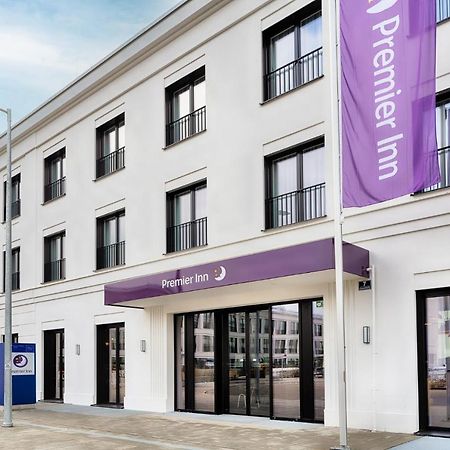 Premier Inn Regensburg City Centre Экстерьер фото